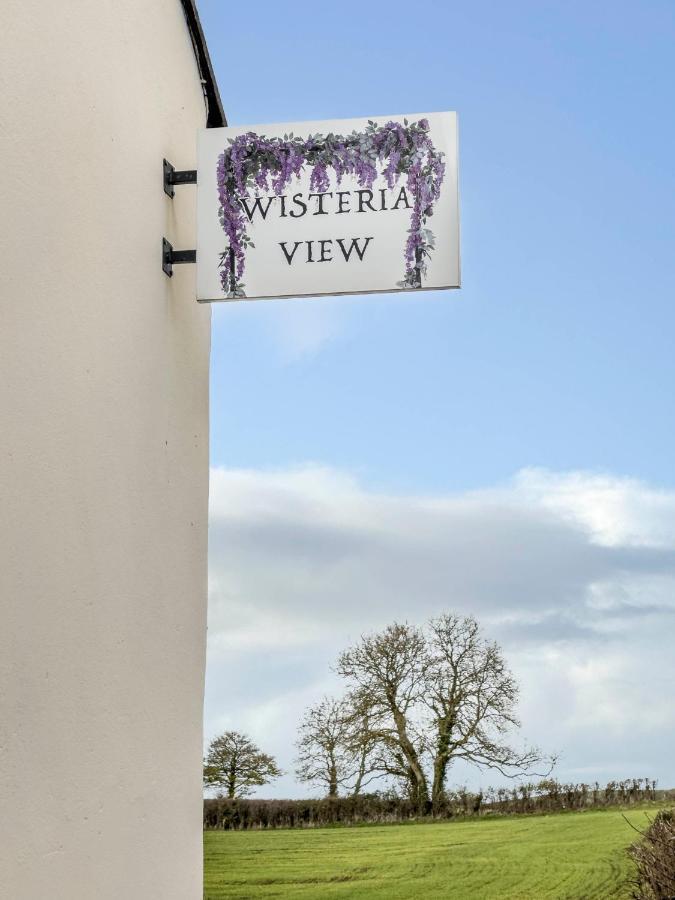 Wisteria View With Hottub & Cabin Sleeps 20 Chippenham  Kültér fotó